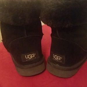 Black short UGG Boots